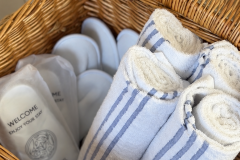Wicker-basket-with-rolled-towels
